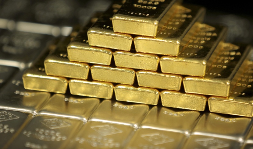 الذهب‭ ‬يستقر فوق مستوى 1800 دولار قبل قرار "الفيدرالي" بشأن سعر الفائدة