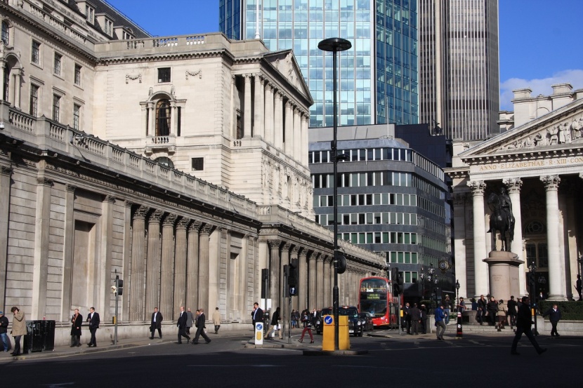 "بنك إنجلترا" يرفع الفائدة إلى 3.5% ويتوقع المزيد في المستقبل