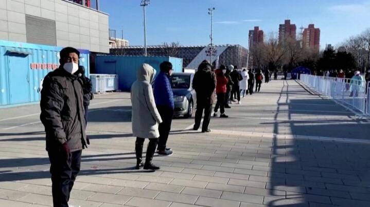 مدن الصين تكافح موجة كورونا الأولى من 3 متوقعة في الشتاء