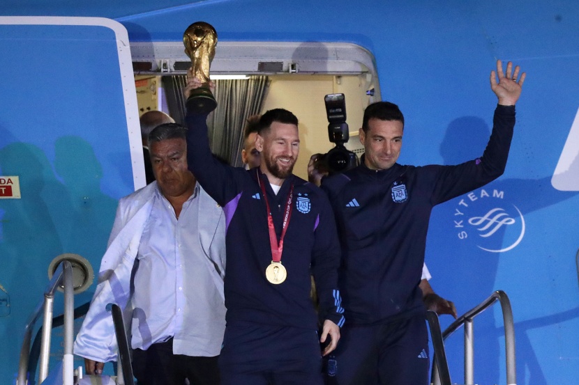 وصول منتخب الأرجنتين إلى بوينوس آيرس