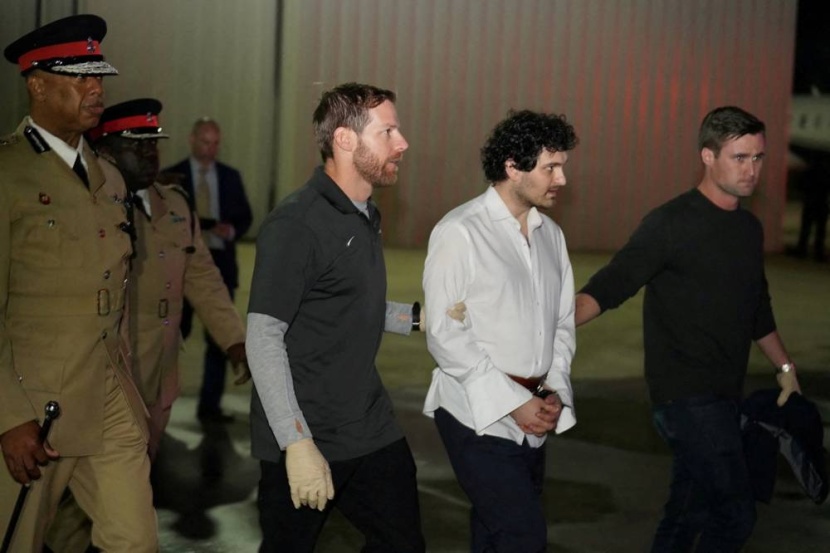 زلزال عالم العملات المشفرة «إف تي إكس» .. انهيار فضبط فكفالة