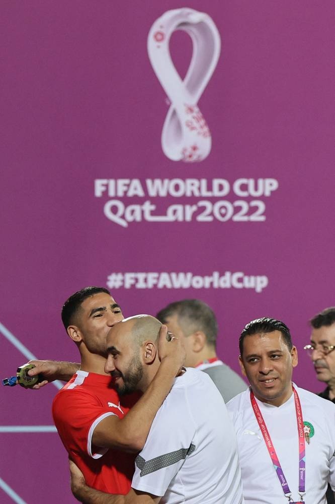 زياش وحكيمي على الدراجة الهوائية