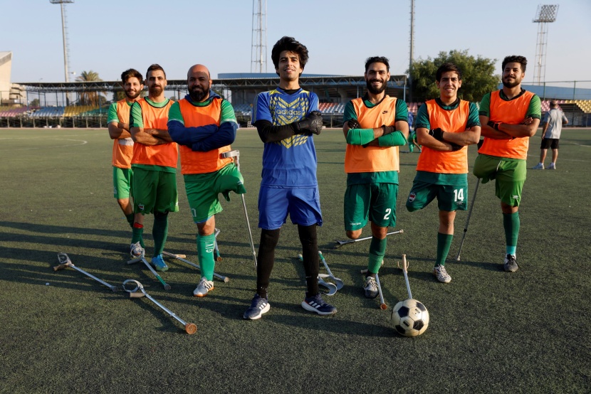 كرة القدم تمنح الحياة لعراقيين أعاقتهم الحروب