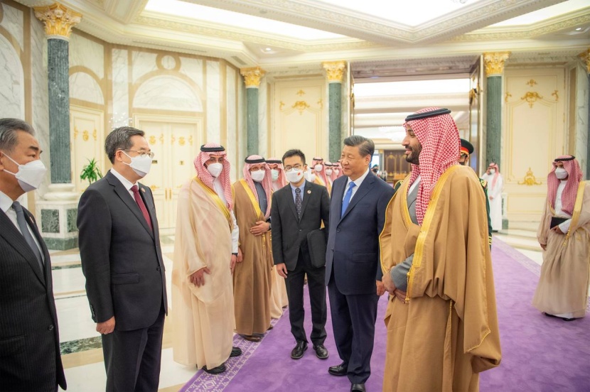 الرئيس الصيني يصل إلى قصر اليمامة في الرياض وولي العهد في مقدمة مستقبليه