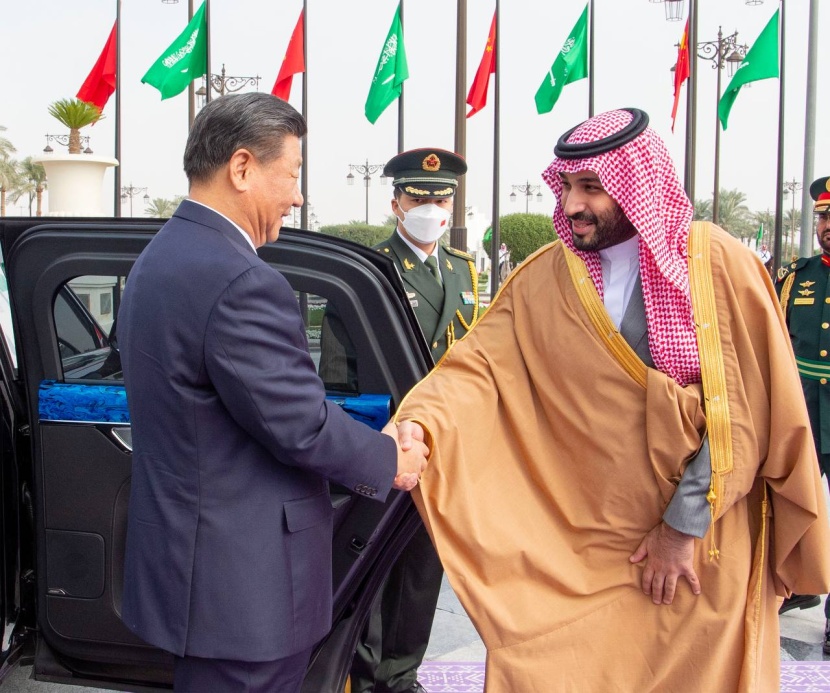 الرئيس الصيني يصل إلى قصر اليمامة في الرياض وولي العهد في مقدمة مستقبليه