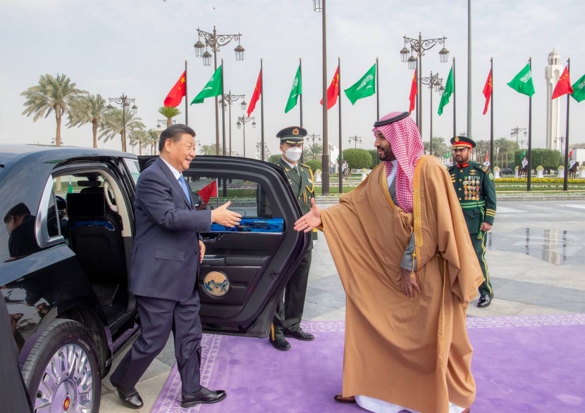 الرئيس الصيني يصل إلى قصر اليمامة في الرياض وولي العهد في مقدمة مستقبليه