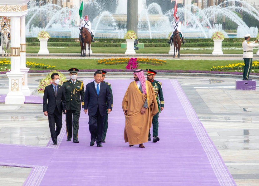 الرئيس الصيني يصل إلى قصر اليمامة في الرياض وولي العهد في مقدمة مستقبليه