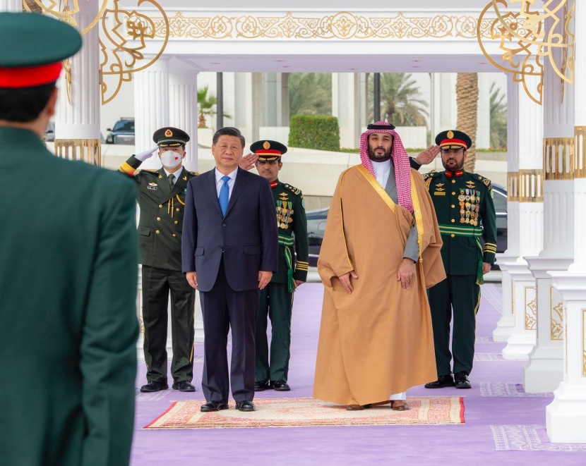 الرئيس الصيني يصل إلى قصر اليمامة في الرياض وولي العهد في مقدمة مستقبليه