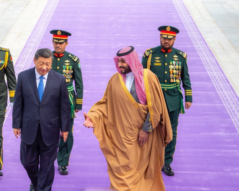 الرئيس الصيني يصل إلى قصر اليمامة في الرياض وولي العهد في مقدمة مستقبليه