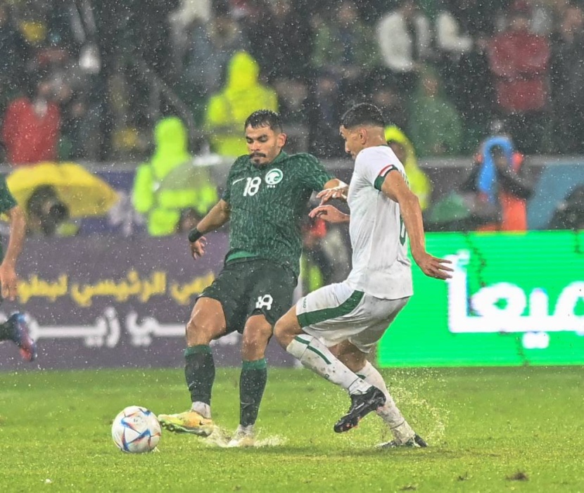 تحت المطر .. الأخضر يخسر