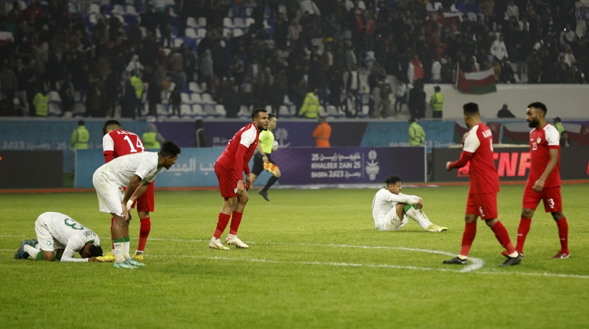 الأخضر يودع كأس الخليج 25.. والعراق وعمان لنصف النهائي