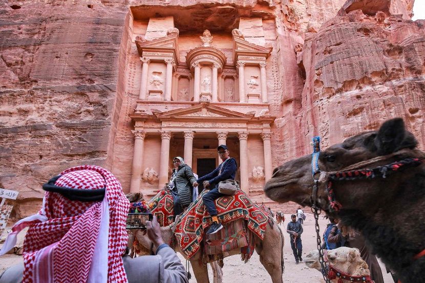البتراء .. المدينة الوردية تنعش السياحة الأردنية بعد سنوات كورونا
