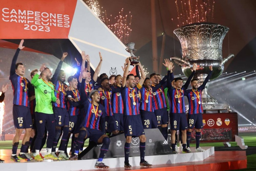 برشلونة يتوج بـ «سوبر الرياض»