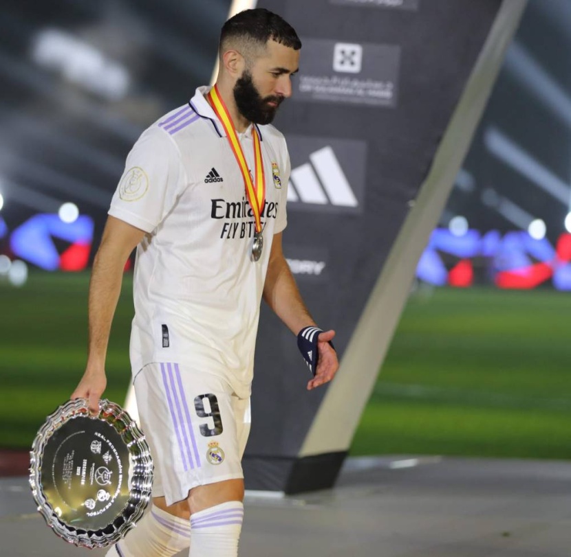 برشلونة يتوج بـ «سوبر الرياض»