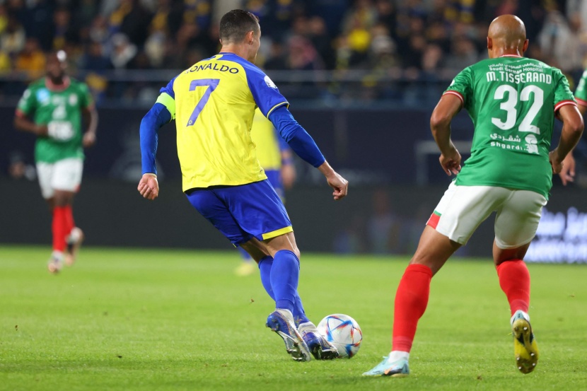 النصر يتقدم بهدف نظيف أمام الاتفاق في الشوط الأول