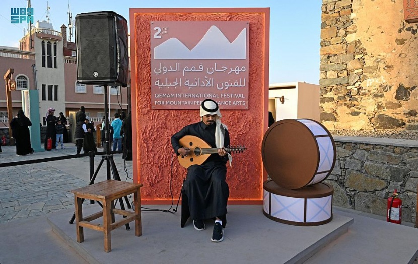 "قلعة شمسان" تثري زوار مهرجان قمم الدولي بتاريخ الـ 100 عام