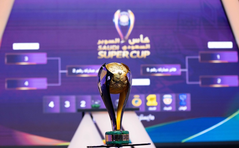 السوبر السعودي : مواجهة بين بطلي الكأس والدوري .. وتجدد الصراع بين الاتحاد والنصر