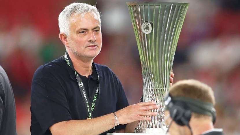 أجواء إيطاليا لا تجذبه .. مورينيو يرغب في العودة للتدريب في إنجلترا