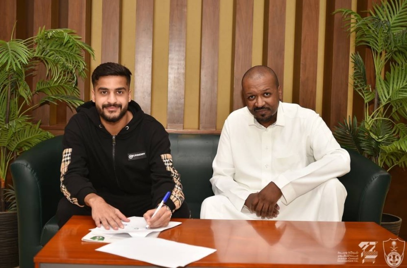 الأهلي يرفع راتب الشمري 50 %