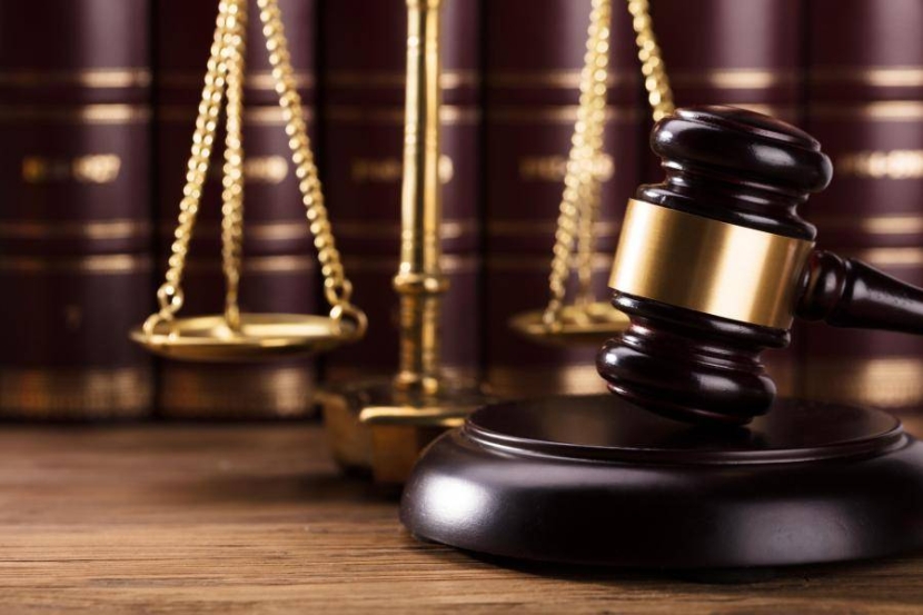 تغريم فنان 133 ألف دولار باع نسخا افتراضية من حقائب «إرميس»