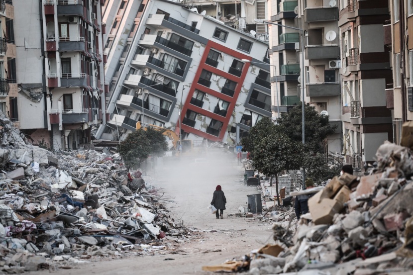عدد قتلى الزلزال في تركيا وسورية يتجاوز 45 ألفا وكثيرون في عداد المفقودين