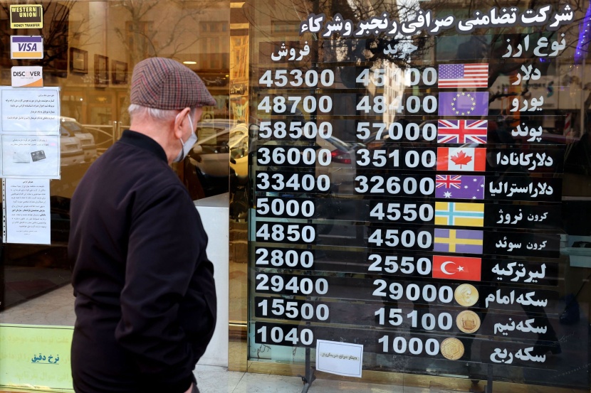  العقوبات الجديدة تفاقم هبوط العملة الإيرانية .. 530.5 ألف ريال مقابل اليورو 