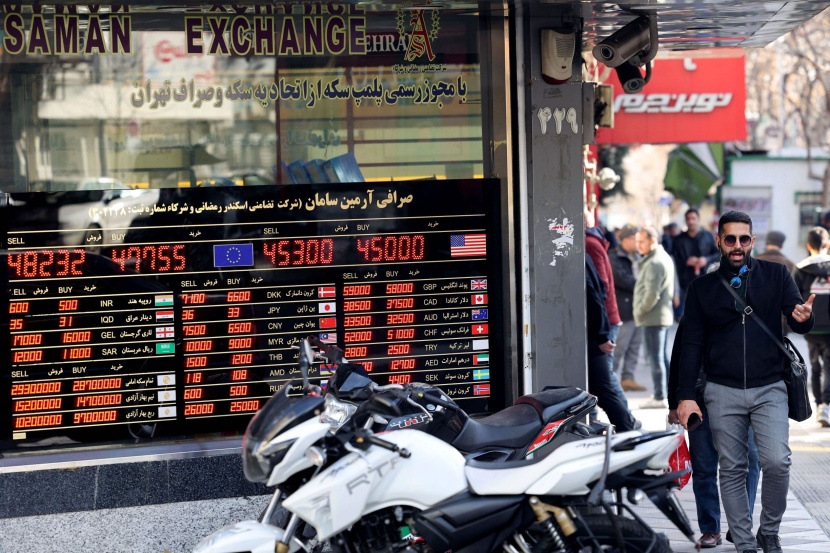  العقوبات الجديدة تفاقم هبوط العملة الإيرانية .. 530.5 ألف ريال مقابل اليورو 