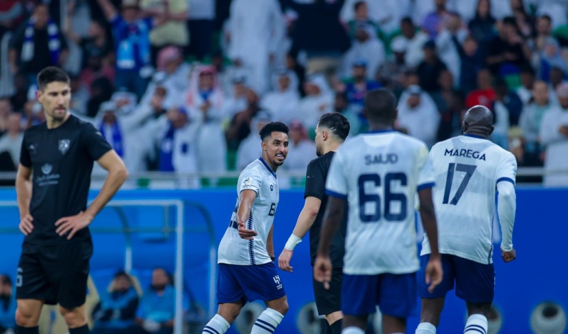 الهلال يتغلب على الدحيل القطري بخمسة أهداف دون مقابل في نهاية الشوط الأول
