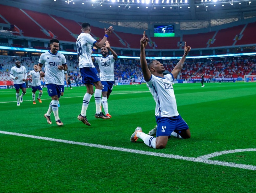 بعد عبور الهلال إلى النهائي .. وزير الرياضة يقدم التهنئة و 100 ألف ريال