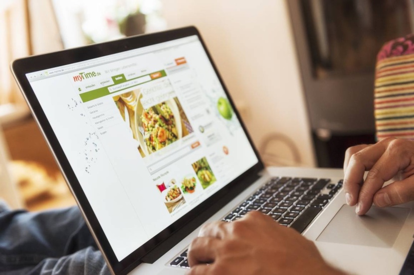 ضوابط سعودية جديدة على الأغذية المبيعة إلكترونيا .. إتاحة البيانات افتراضيا