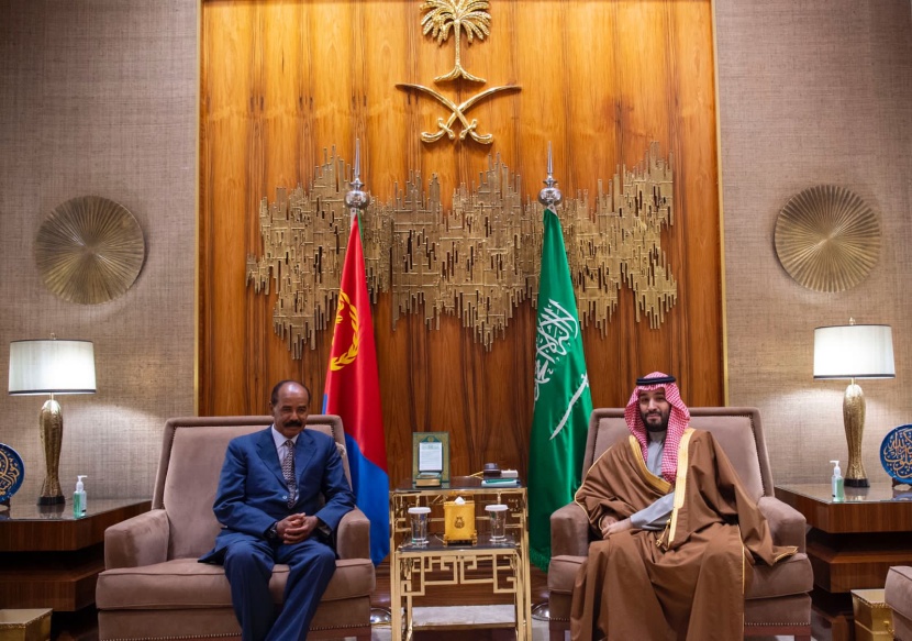 ولي العهد يجتمع مع رئيس إريتريا ويستعرضان العلاقات الثنائية بين البلدين