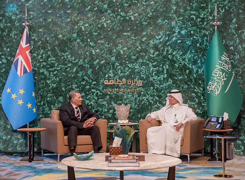 الأمير عبدالعزيز بن سلمان يبحث سبل التعاون في مجال الطاقة مع رئيس وزراء توفالو