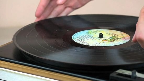 للمرة الأولى منذ 1987 .. مبيعات أسطوانات الفينيل تتغلب على أقراص "سي دي"