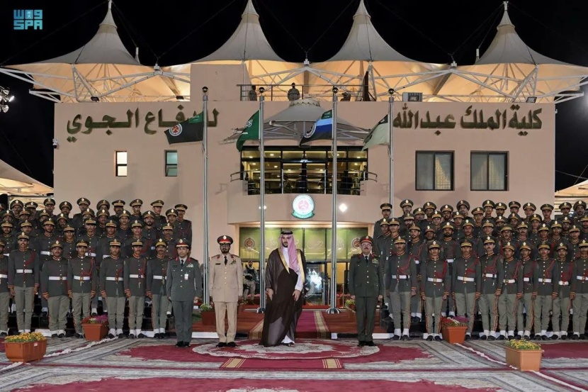 وزير الدفاع يرعى حفل تخريج الدفعة (20) من طلبة كلية الملك عبدالله للدفاع الجوي