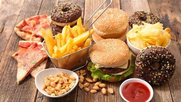 دراسة: الدماغ يفضل الأطعمة الدسمة والحلوة