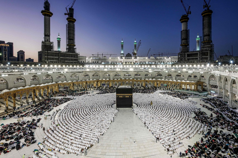  جموع المصلين في المسجد الحرام خلال اليوم الأول من رمضان