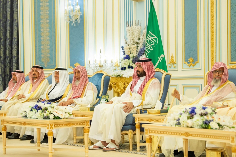 ولي العهد يستقبل المهنئين بشهر رمضان المبارك