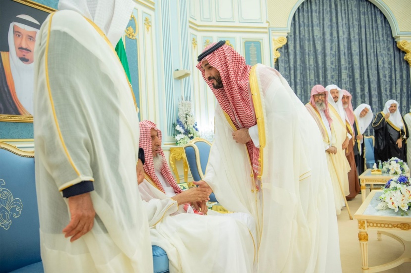 ولي العهد يستقبل المهنئين بشهر رمضان المبارك