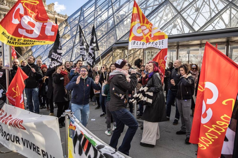 الحكومة الفرنسية تسعى إلى نزع فتيل الاحتجاجات بعد إصلاح النظام التقاعدي دون تصويت