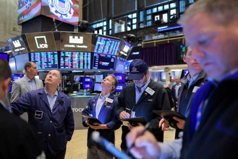 تراجع عوائد السندات ينعش الأسهم الأمريكية و"ناسداك" يرتفع 0.5%