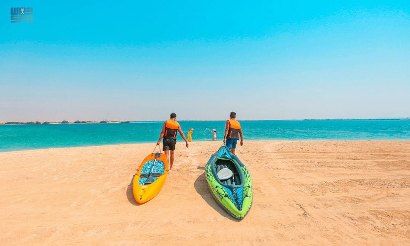 شواطئ الرمال الفضية في جدة .. محطة تأمل مليئة بالبهجة
