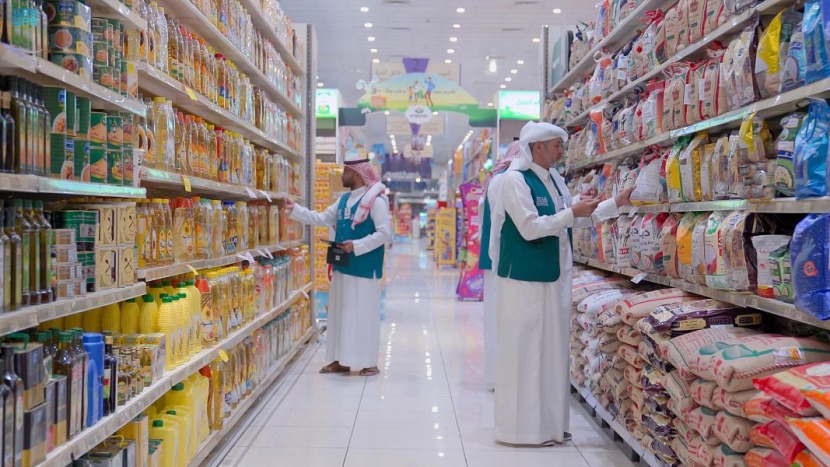 جولات رقابية استباقية على المتاجر السعودية لمتابعة وفرة السلع والمنتجات الرمضانية