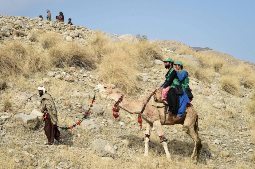 مسؤولو الإحصاء في باكستان يستعينون بالجمال للوصول إلى مناطق نائية