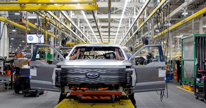 "فورد" تعتزم تحويل مصنعها في كندا إلى مركز لصناعة السيارات الكهربائية