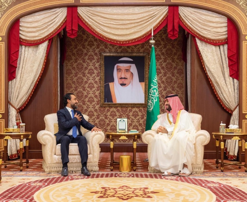 ولي العهد ورئيس مجلس النواب العراقي يستعرضان العلاقات الأخوية بين البلدين