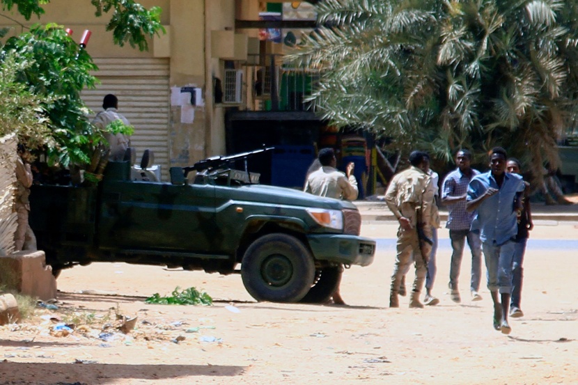 الفوضى تعم السودان وسط صراع على السلطة