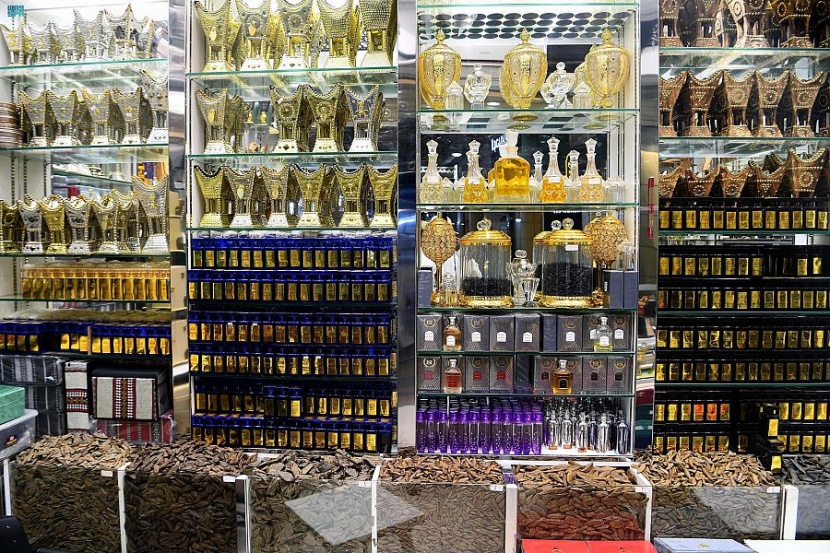 رمضان يرفع مبيعات العود والبخور في الرياض 