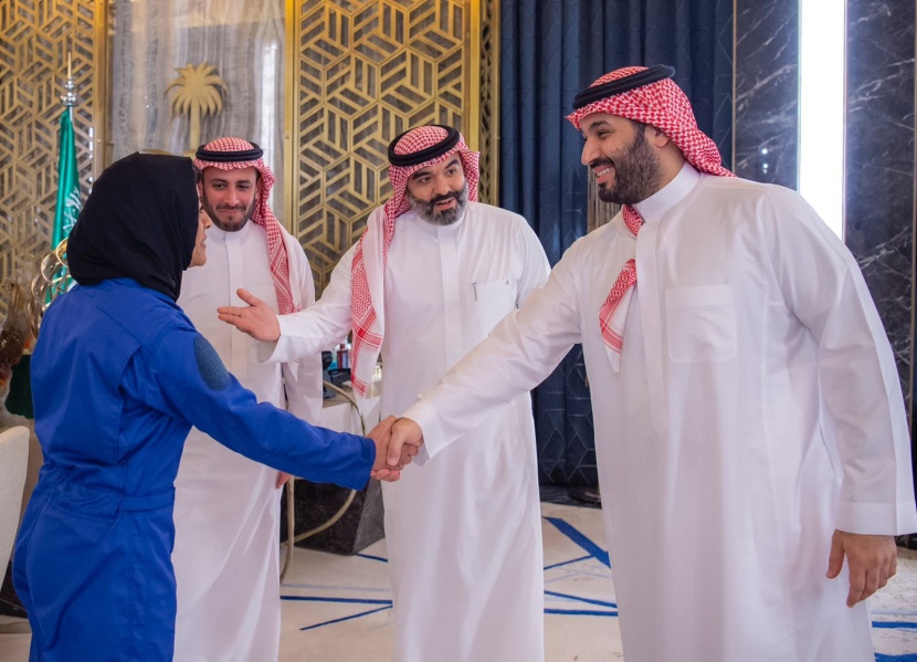 ولي العهد يستقبل رواد الفضاء السعوديين قبل انطلاق رحلتهم إلى الفضاء