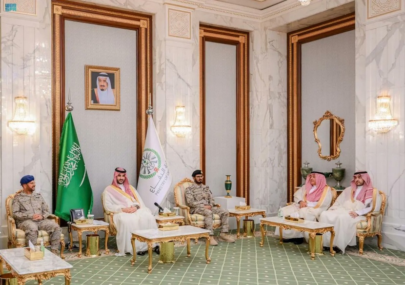 وزير الدفاع يستقبل قادة وكبار المسؤولين في الوزارة بمناسبة عيد الفطر المبارك