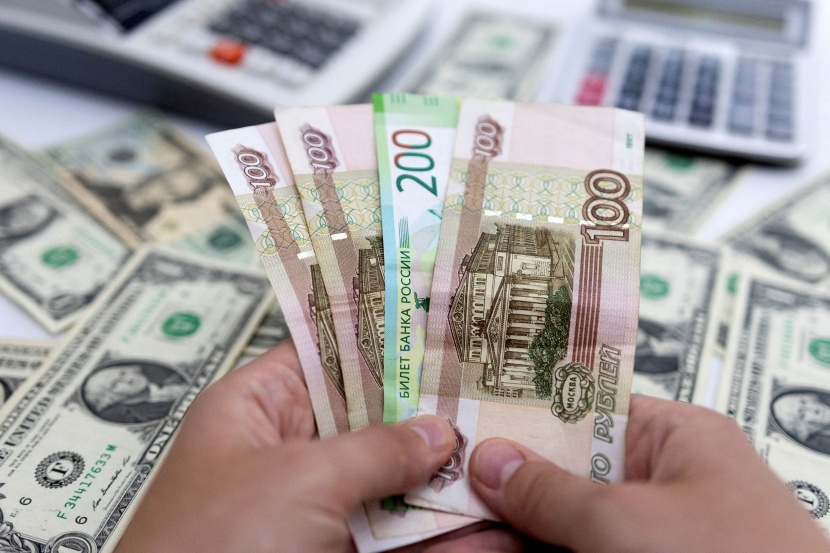 روسيا : التسويات المتبادلة لموارد الطاقة ستكون باليوان والروبل